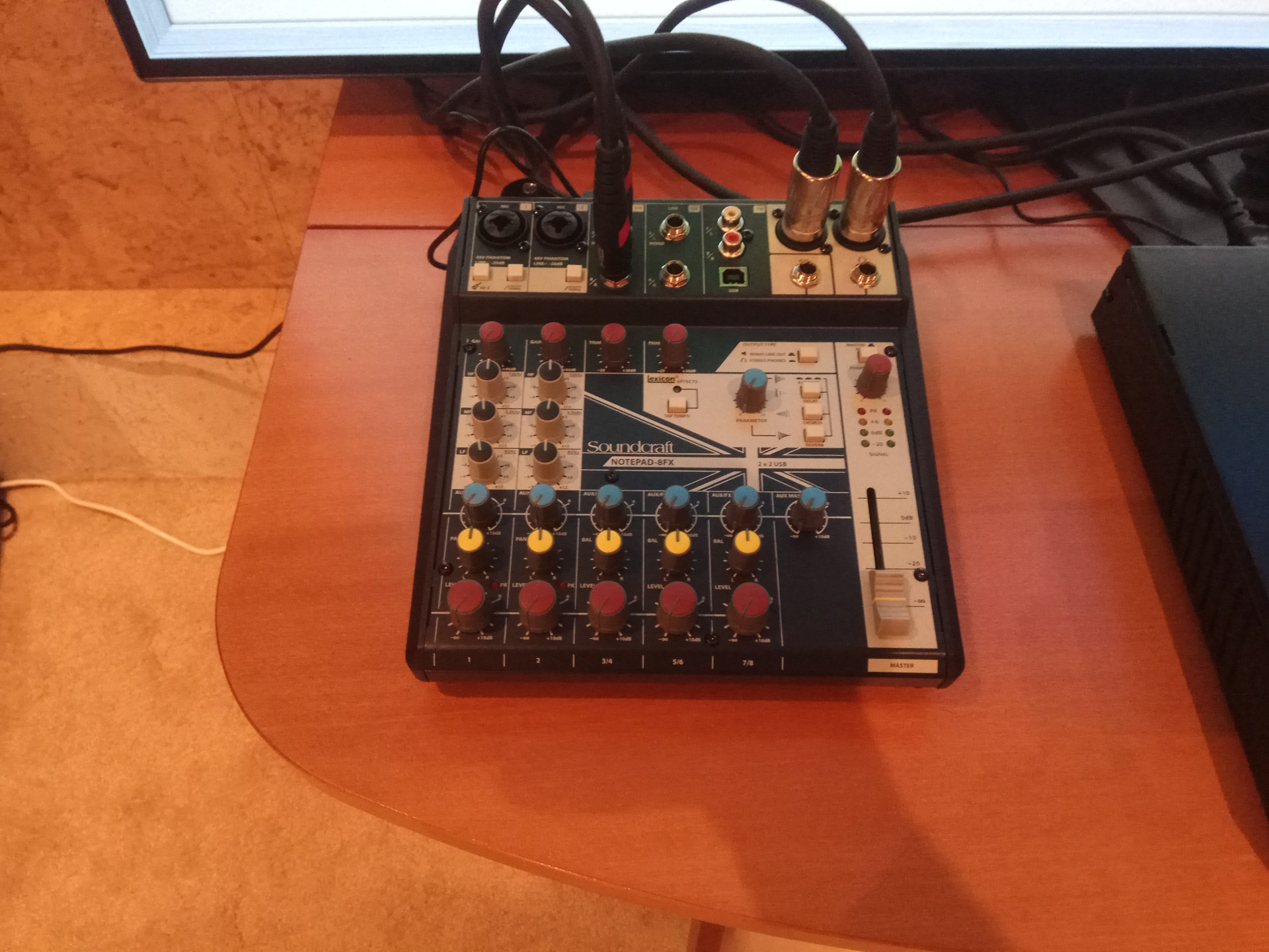 микшерный пульт SOUNDCRAFT Notepad-8FX